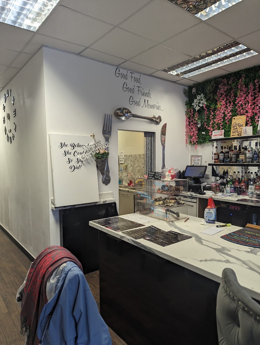 Lady Nene's Cafe, bar & bistro - 7