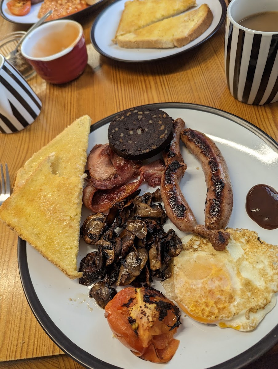 Beltie Cafe & Bistro - 5
