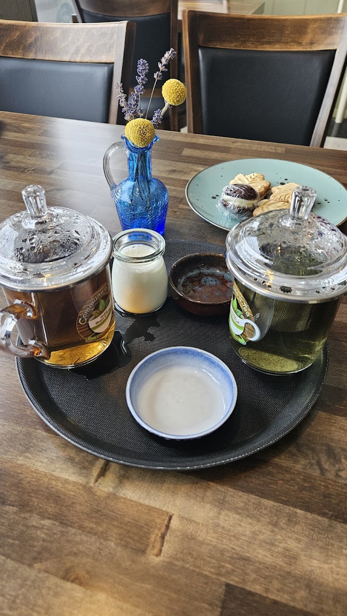 Commune à Tea: Herbal Shoppe & Café - 5