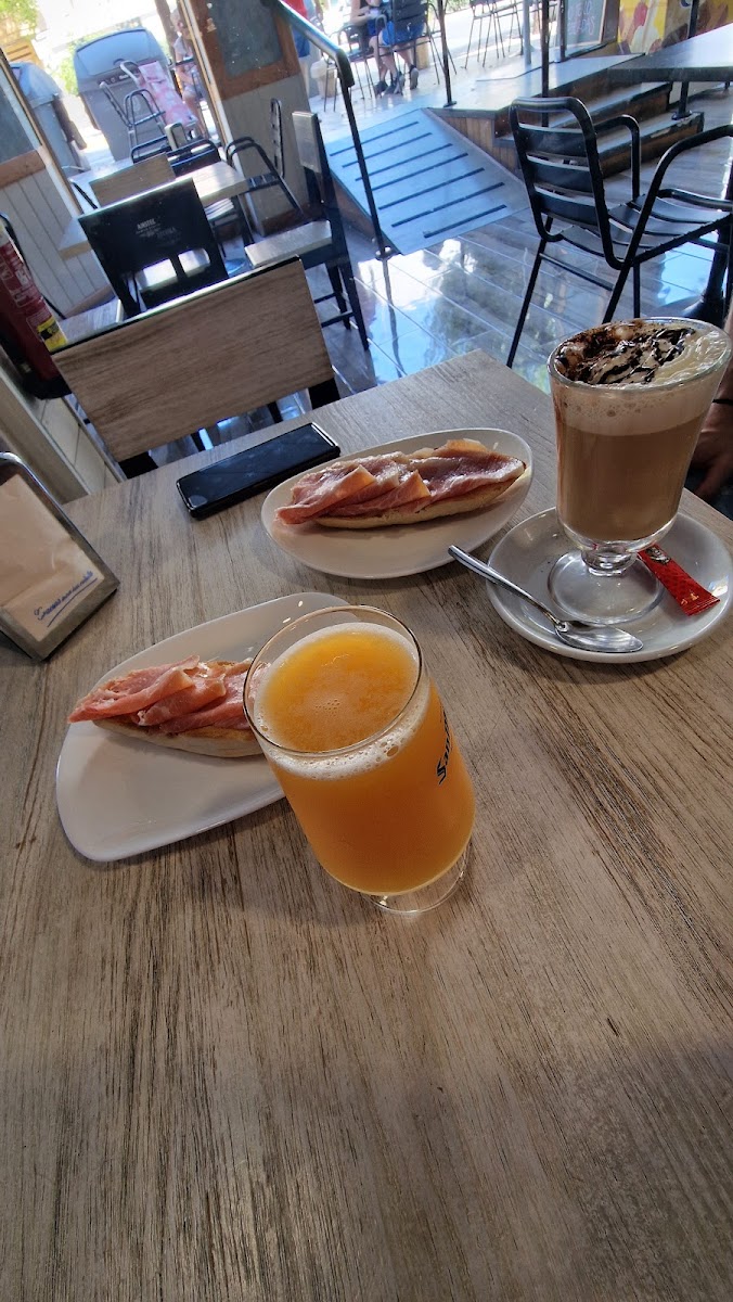 BAR Y CAFETERIA LOS MORENO - 9