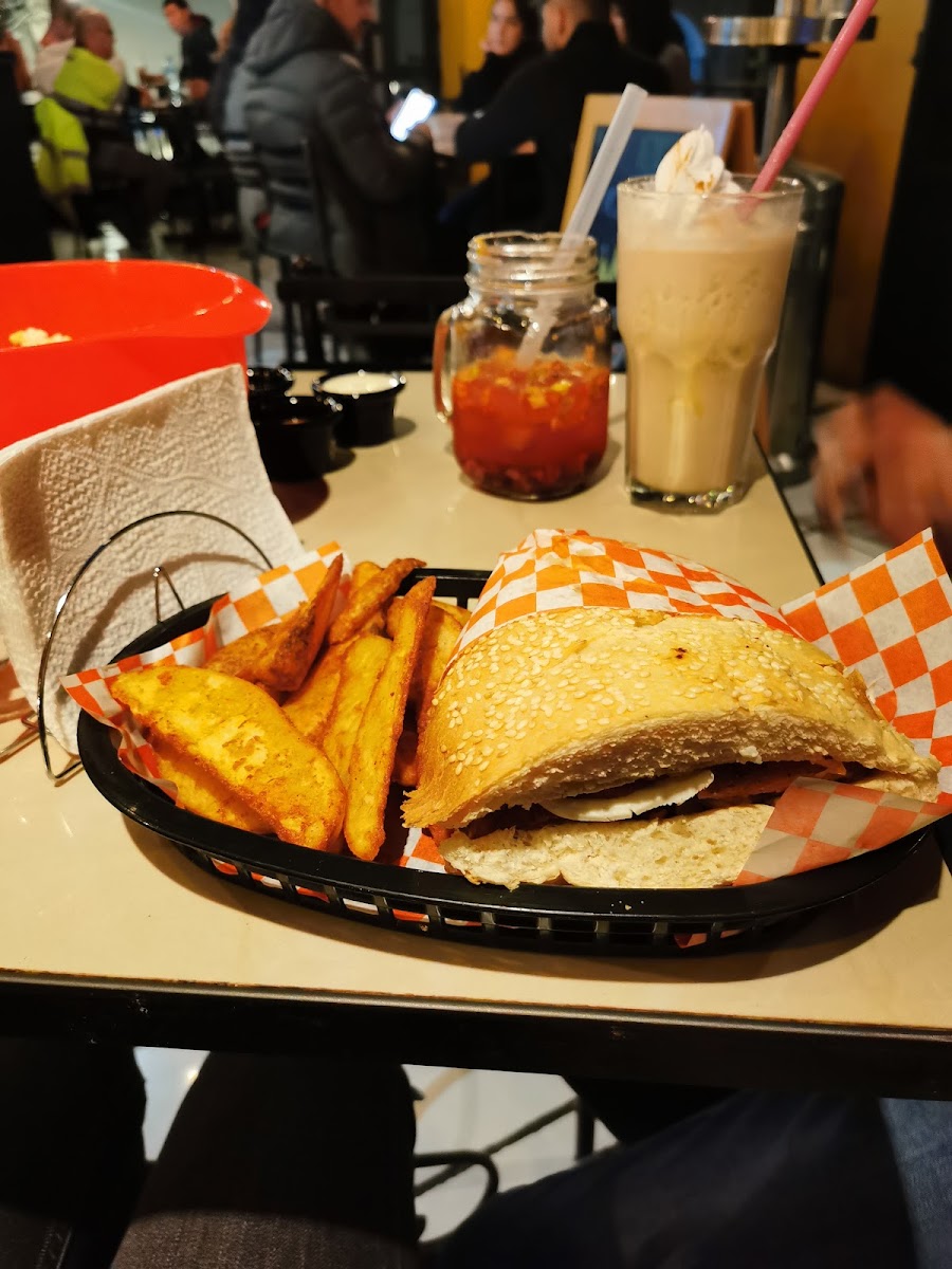 La Esquina Creppes & Coffe - 10