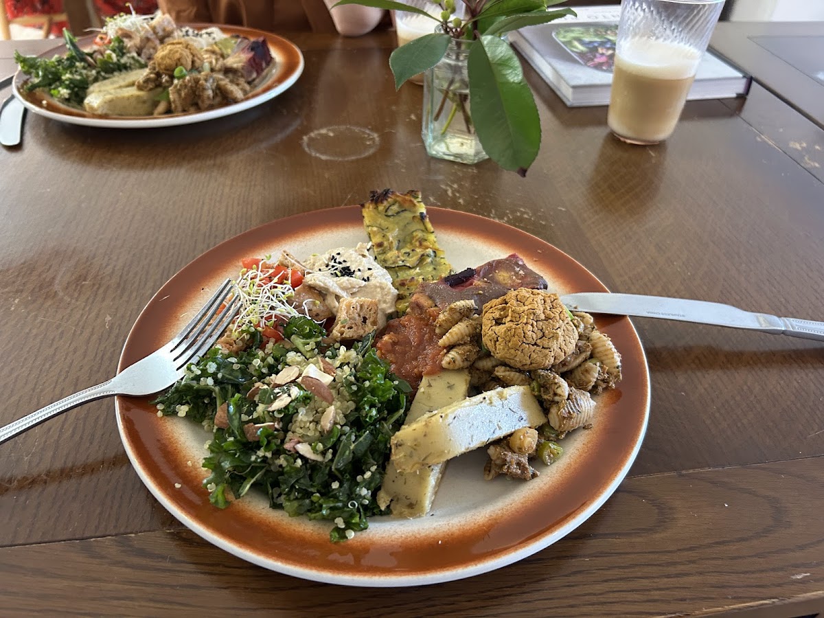 Almanac Cafe - 4