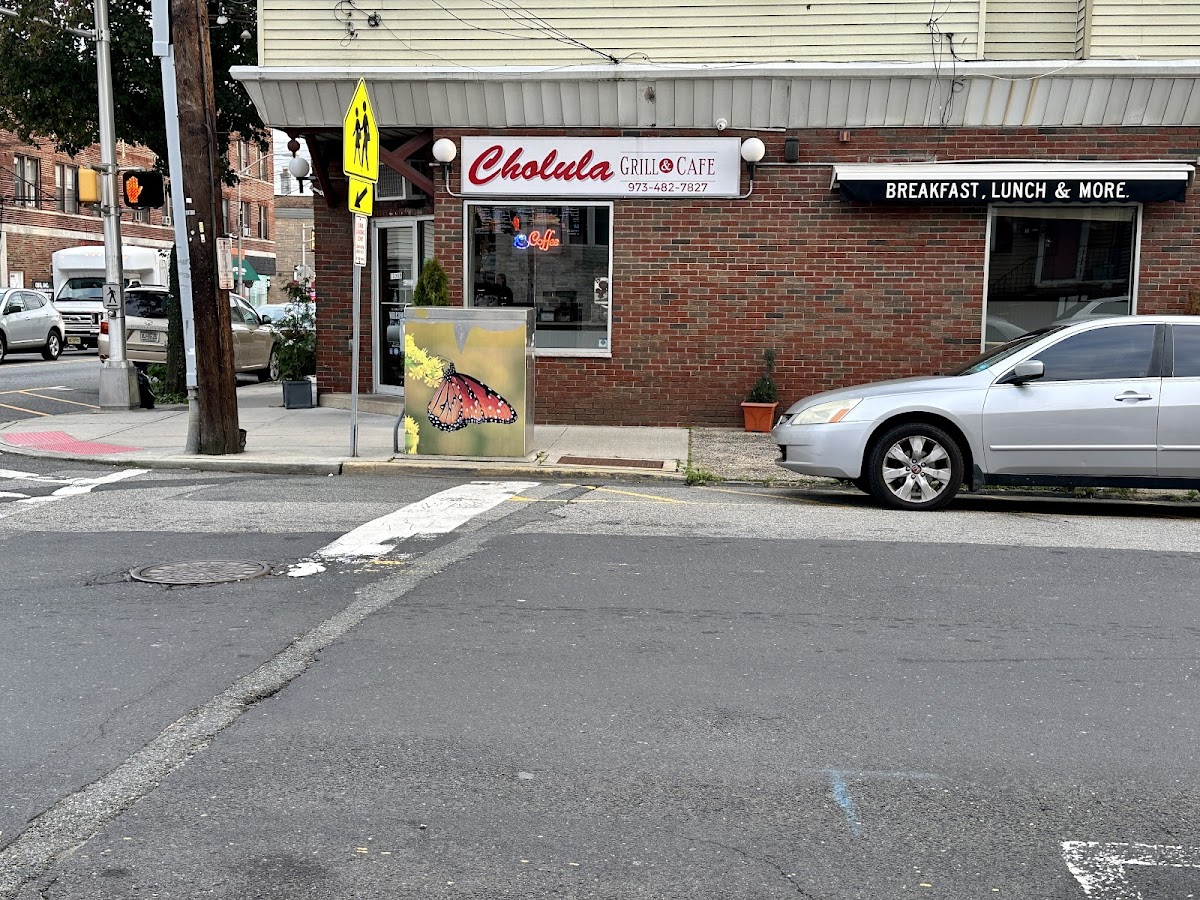 Cholula Grill & Cafe