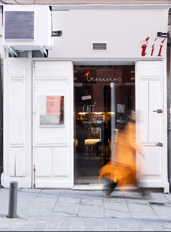 TRESIIIES coffee & wine