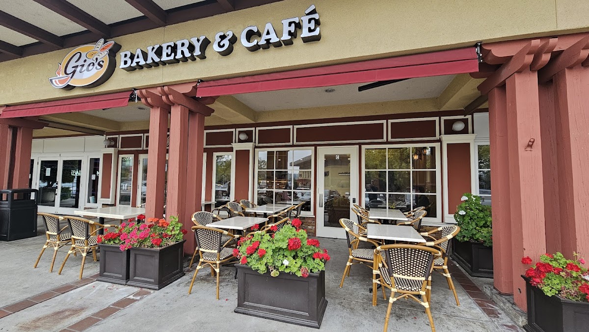 Gio's Bakery & Cafe