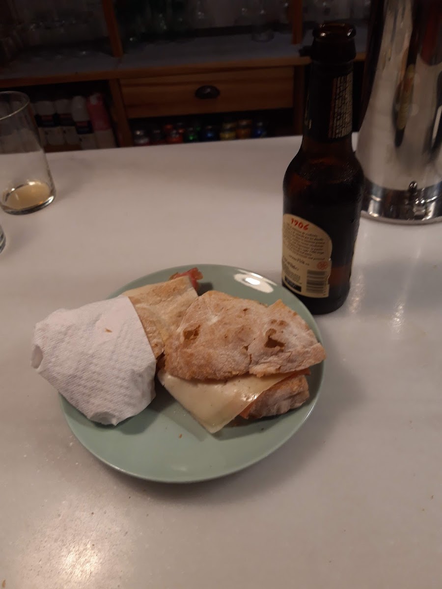 Café Bar Pastelería Ade Puri