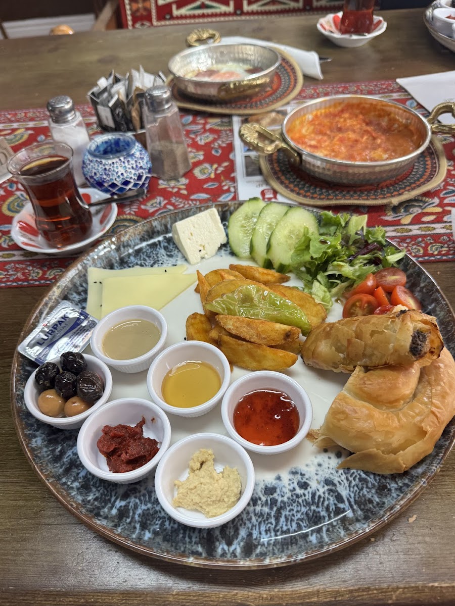 Tulip Authentic Turkish Cafe - 4