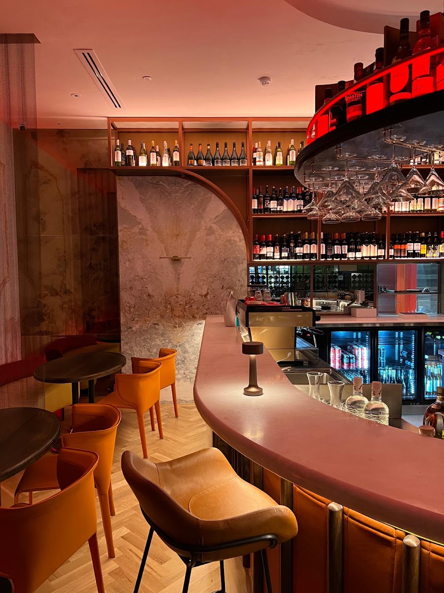 Manolo Bar & Restaurant