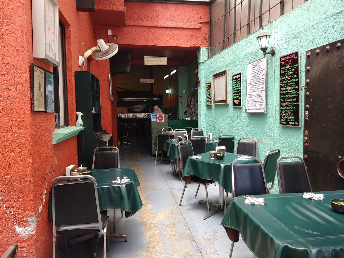 Los Cocoteros & Grill