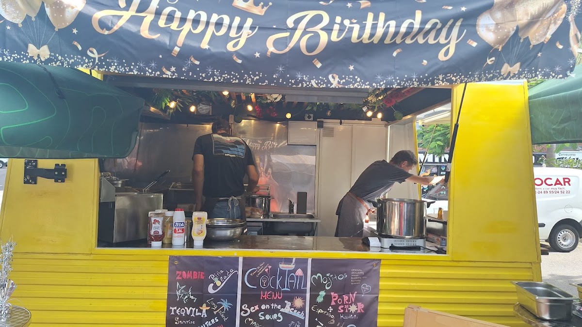 The Fat Ladies at Café Sandra