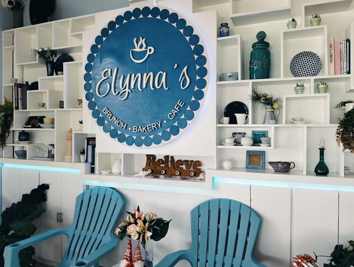 Elynna’s Cafe