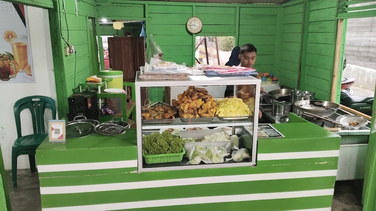 PECEL LELE MONGGOMAMPIR SIMPANG 4 NAPAR