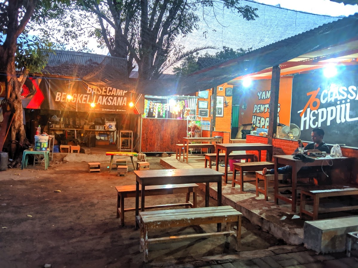 Coffee & Basecamp CB Tawon