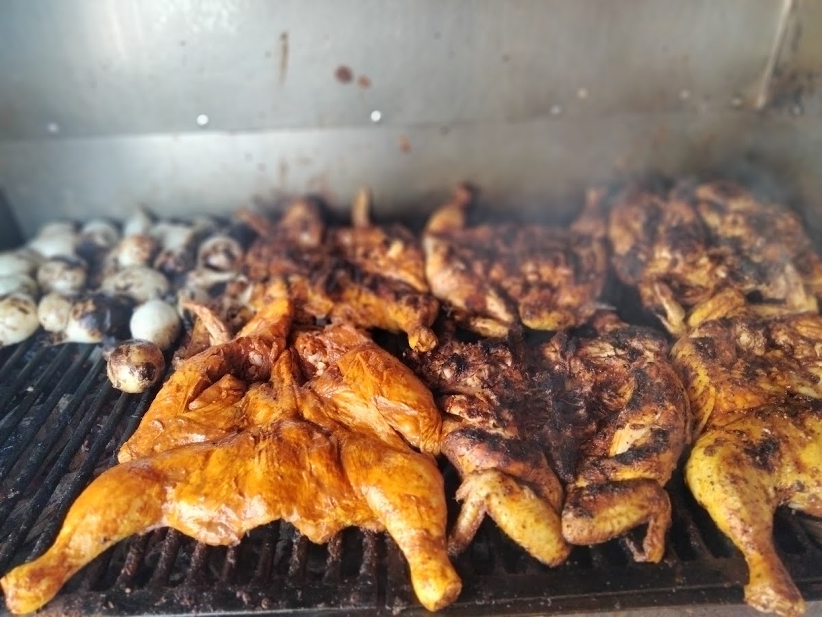 Pollos Don Asado: pollos/costillas/parriladas