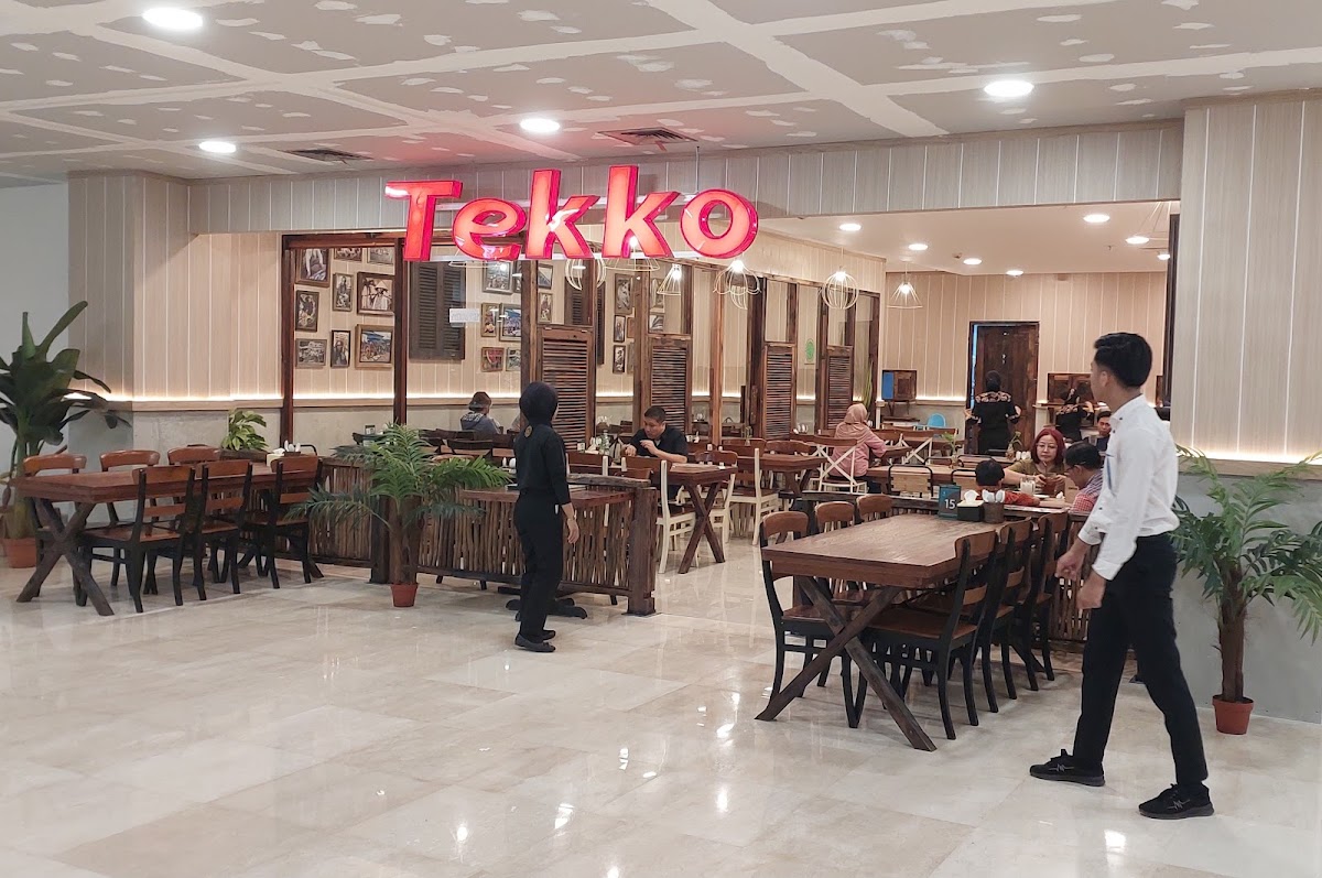 Warung Tekko REVO Town