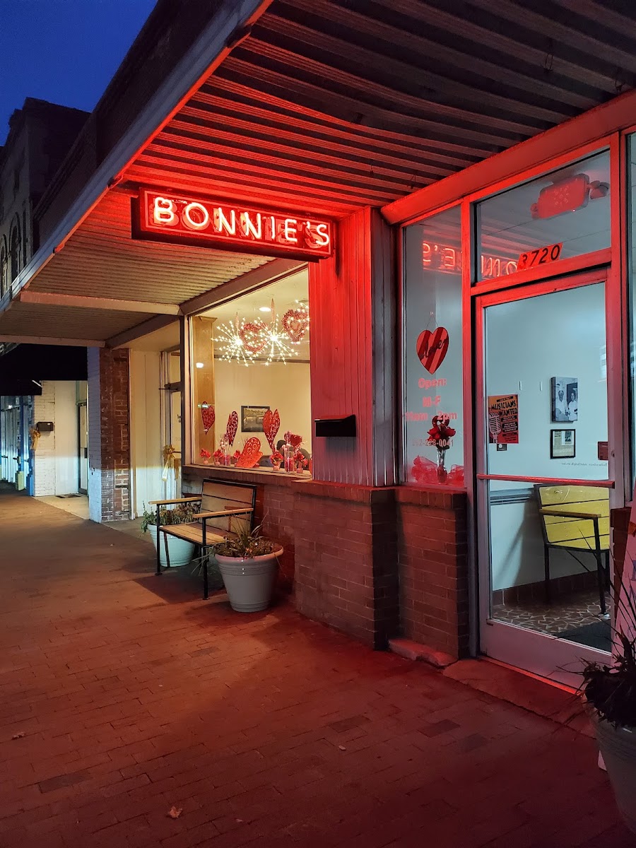 Bonnie's Cafe - 3
