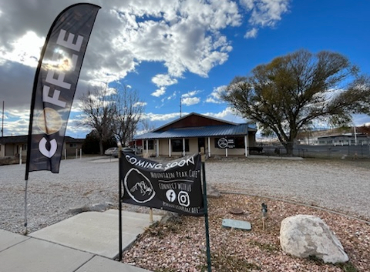 Mountain Peak Cafe - 4