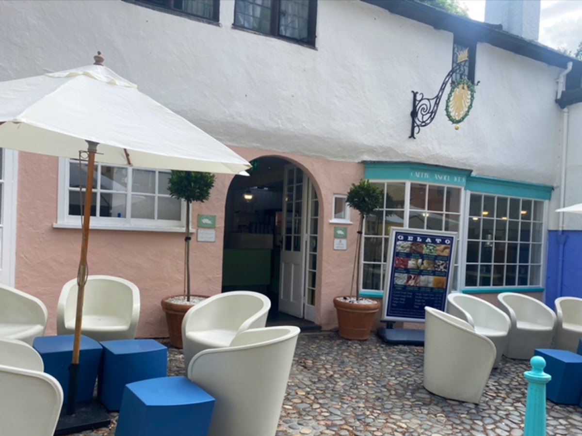 Caffi'r Neuadd (Town Hall Cafe)