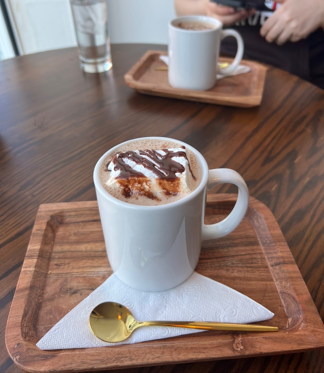 Hanami Tea House + Lounge - 4
