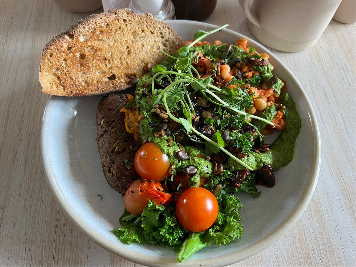 Sunshine Cafe & Yoga - 5