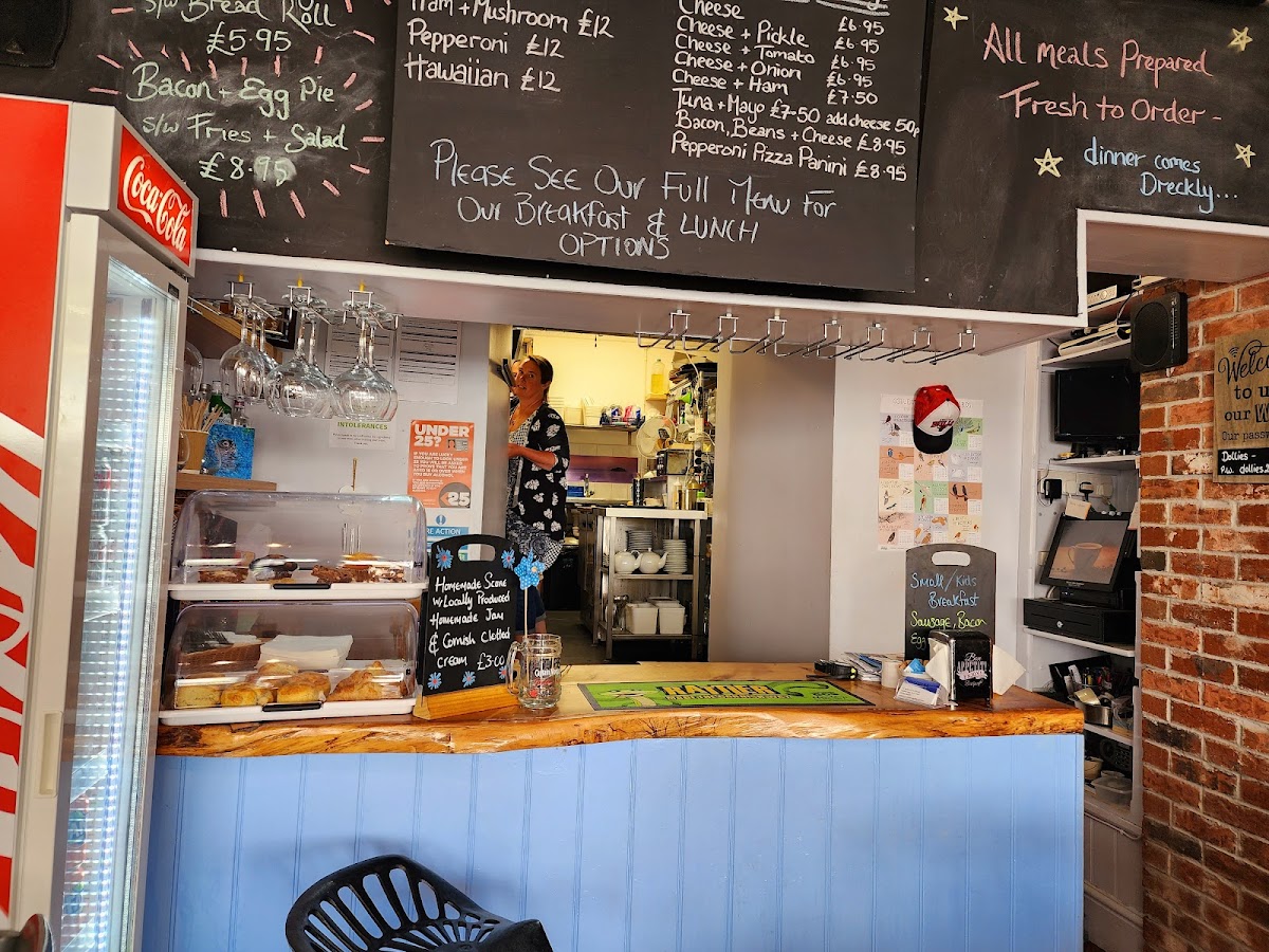 Dollies Cafe & Bar - 2