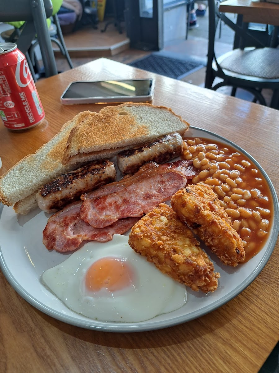 Dollies Cafe & Bar - 5