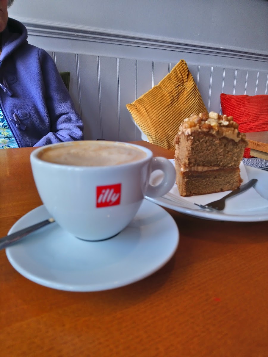 Dollies Cafe & Bar - 7