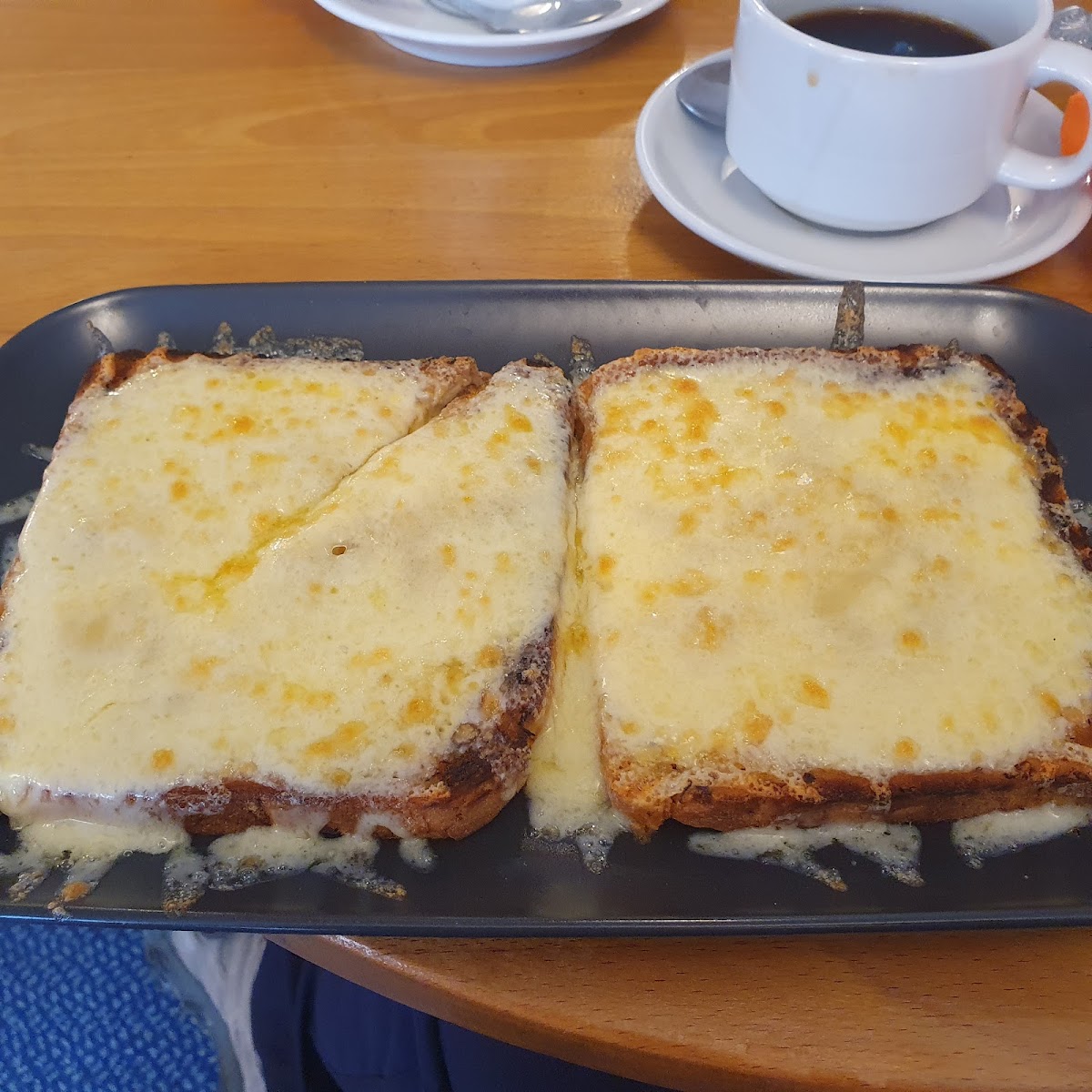 Dollies Cafe & Bar - 9