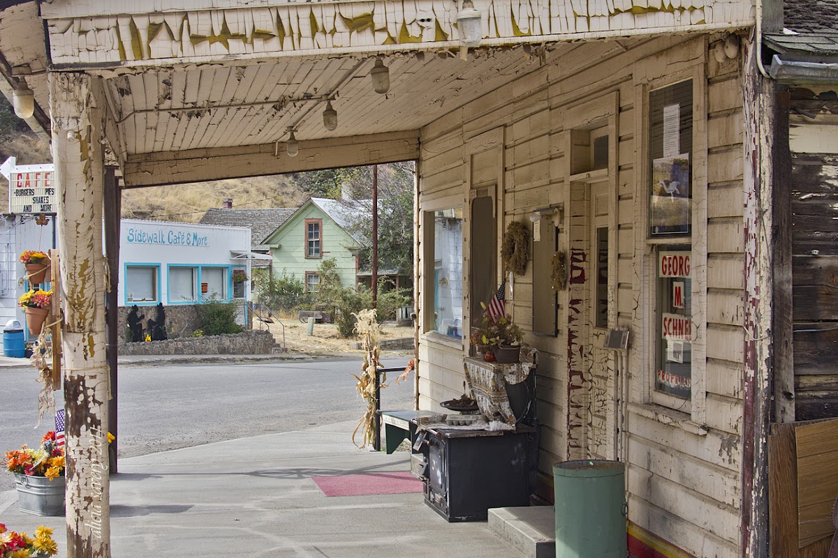 Sidewalk Café & More