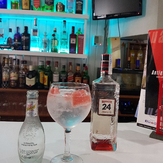 Antiquary Café & Copas - 3