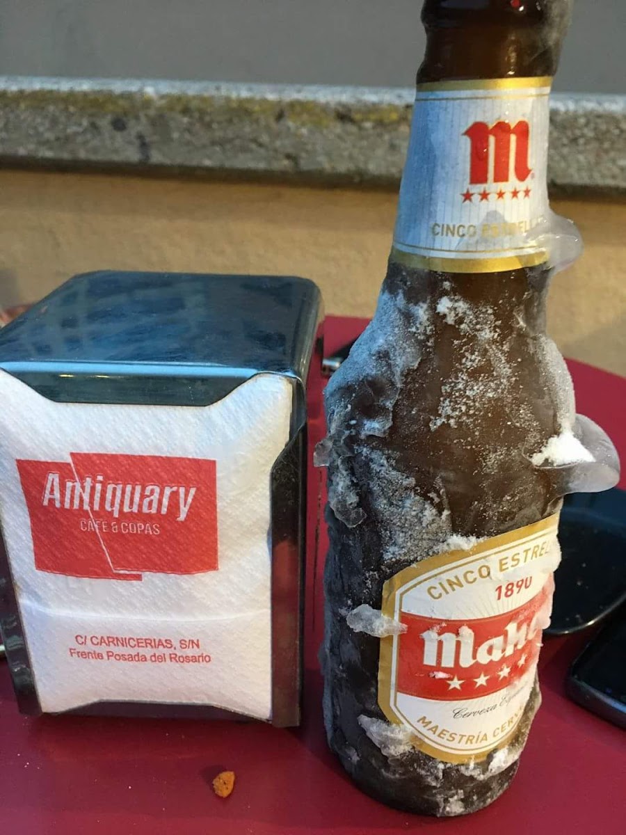 Antiquary Café & Copas - 7