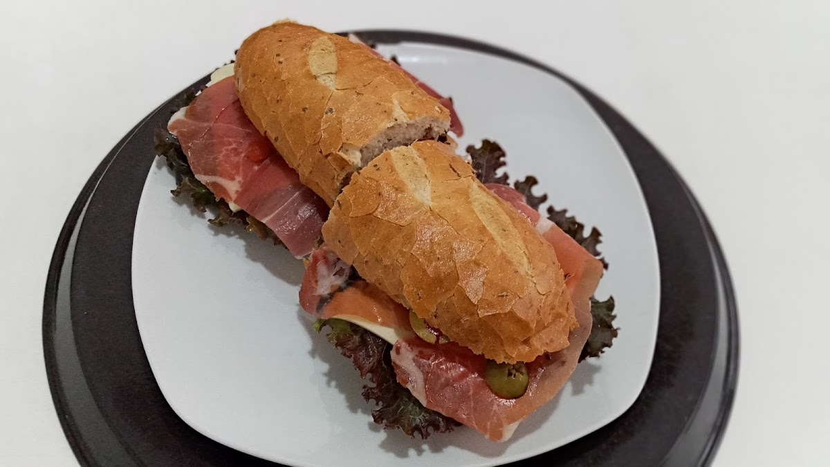 Café Kantu Bistro - 9