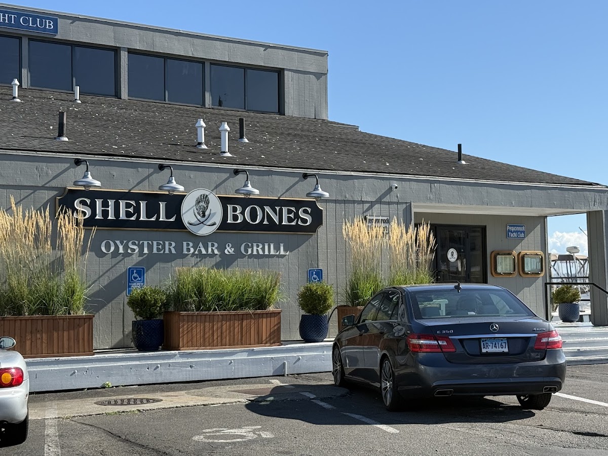 Shell & Bones Oyster Bar and Grill - 3