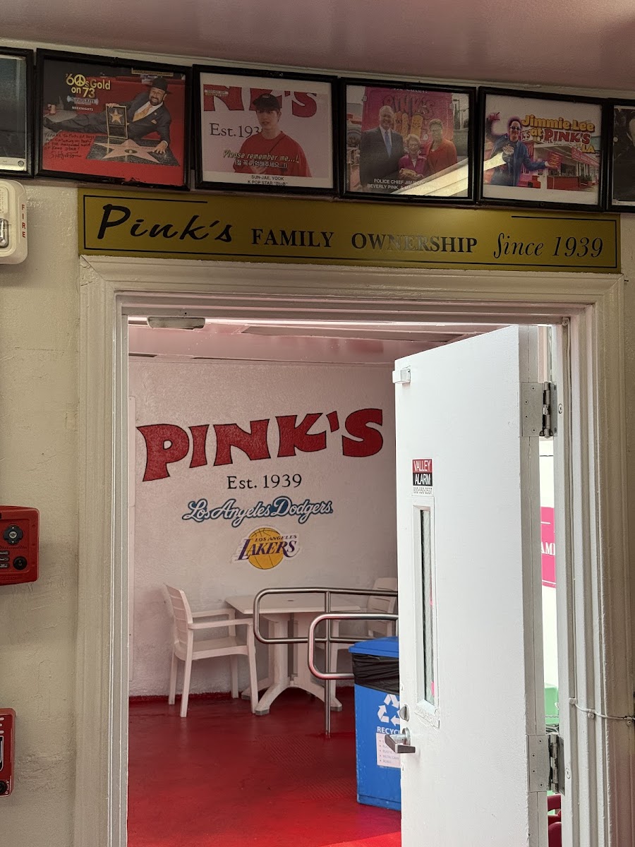 Pink's Hot Dogs - 3