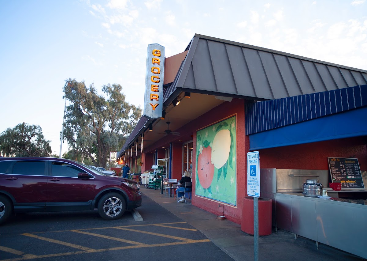 La Grande Orange Grocery & Pizzeria - 3