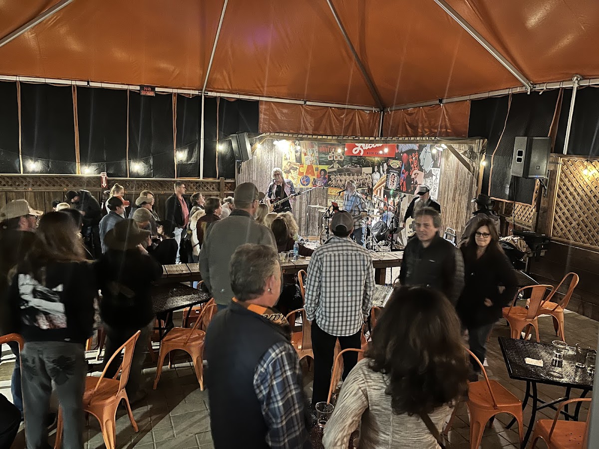 Lucca Bar & Grill - 4