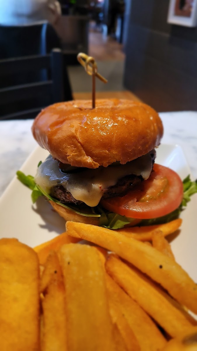 Lucca Bar & Grill - 9