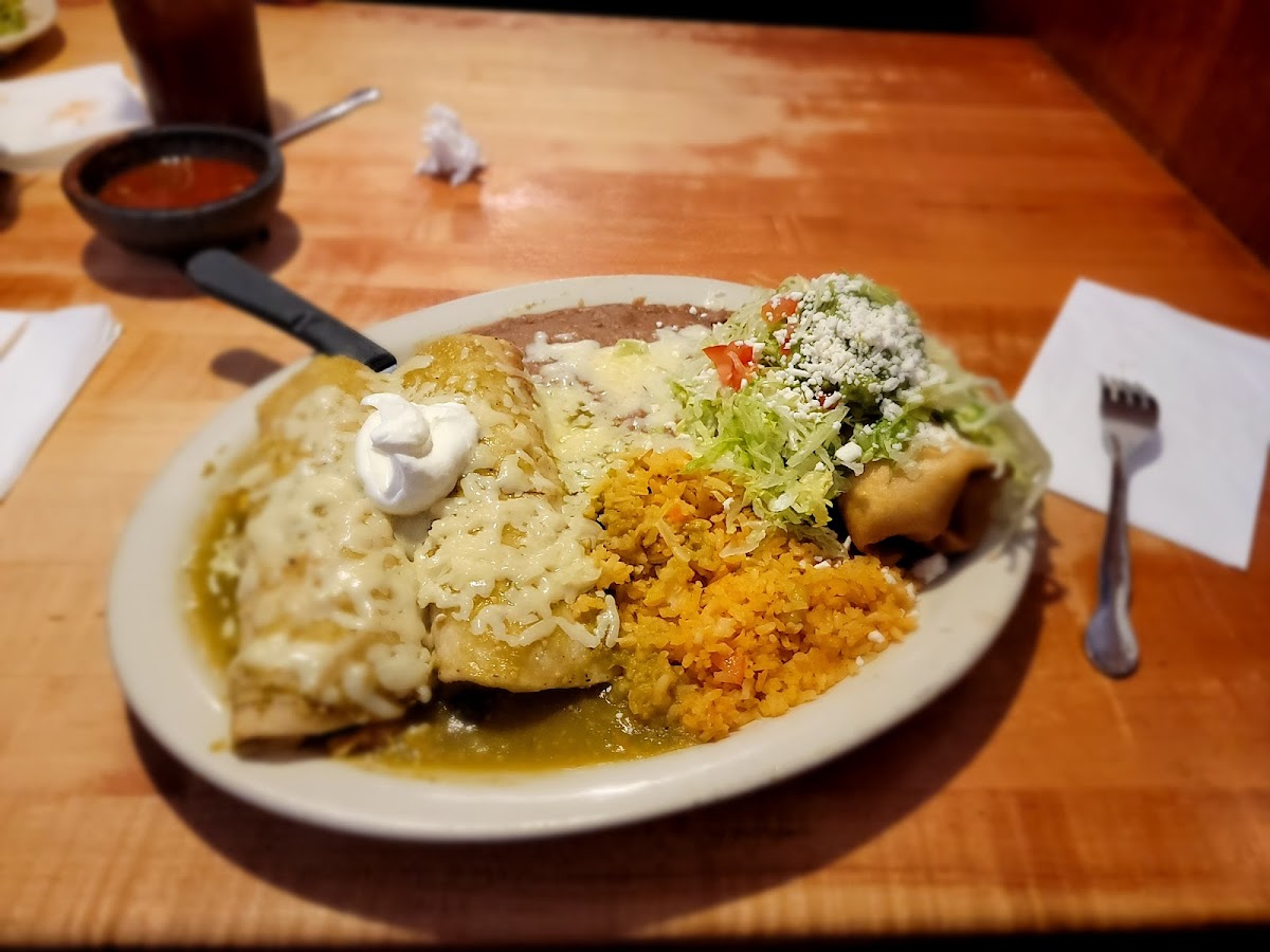 La Parrilla Mexican Restaurant & Bar - 5