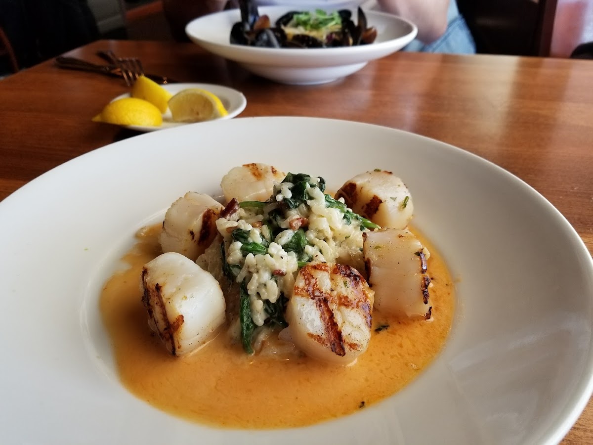 Elliott's Oyster House - 10