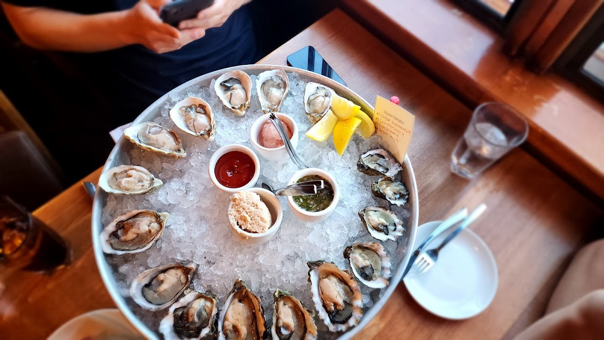 Elliott's Oyster House - 5