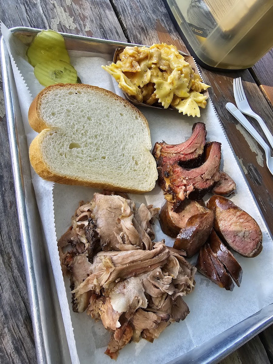 Woodyard Bar-B-Que - 3