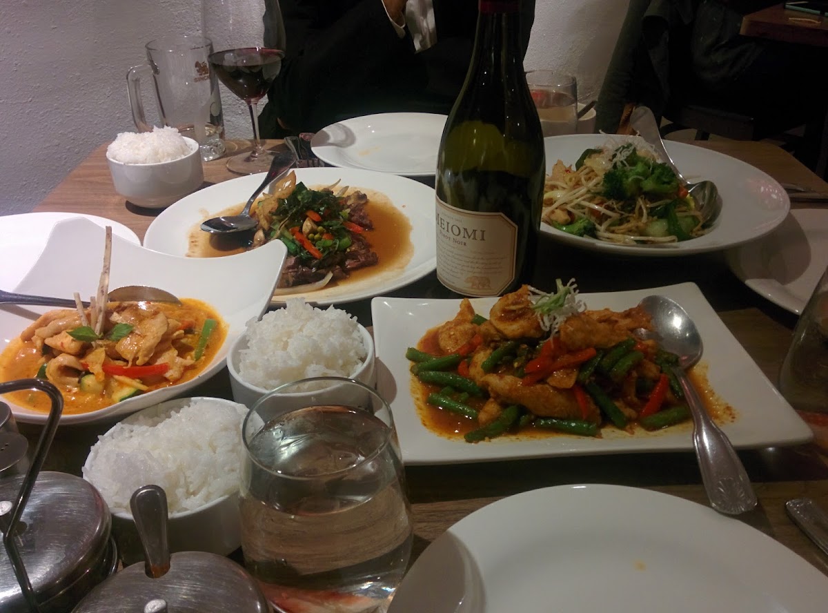 Arawan Thai Bistro and Dessert - 7