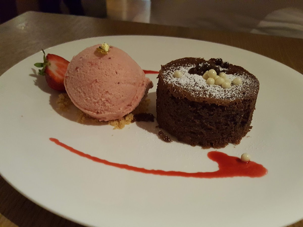 Arawan Thai Bistro and Dessert - 9
