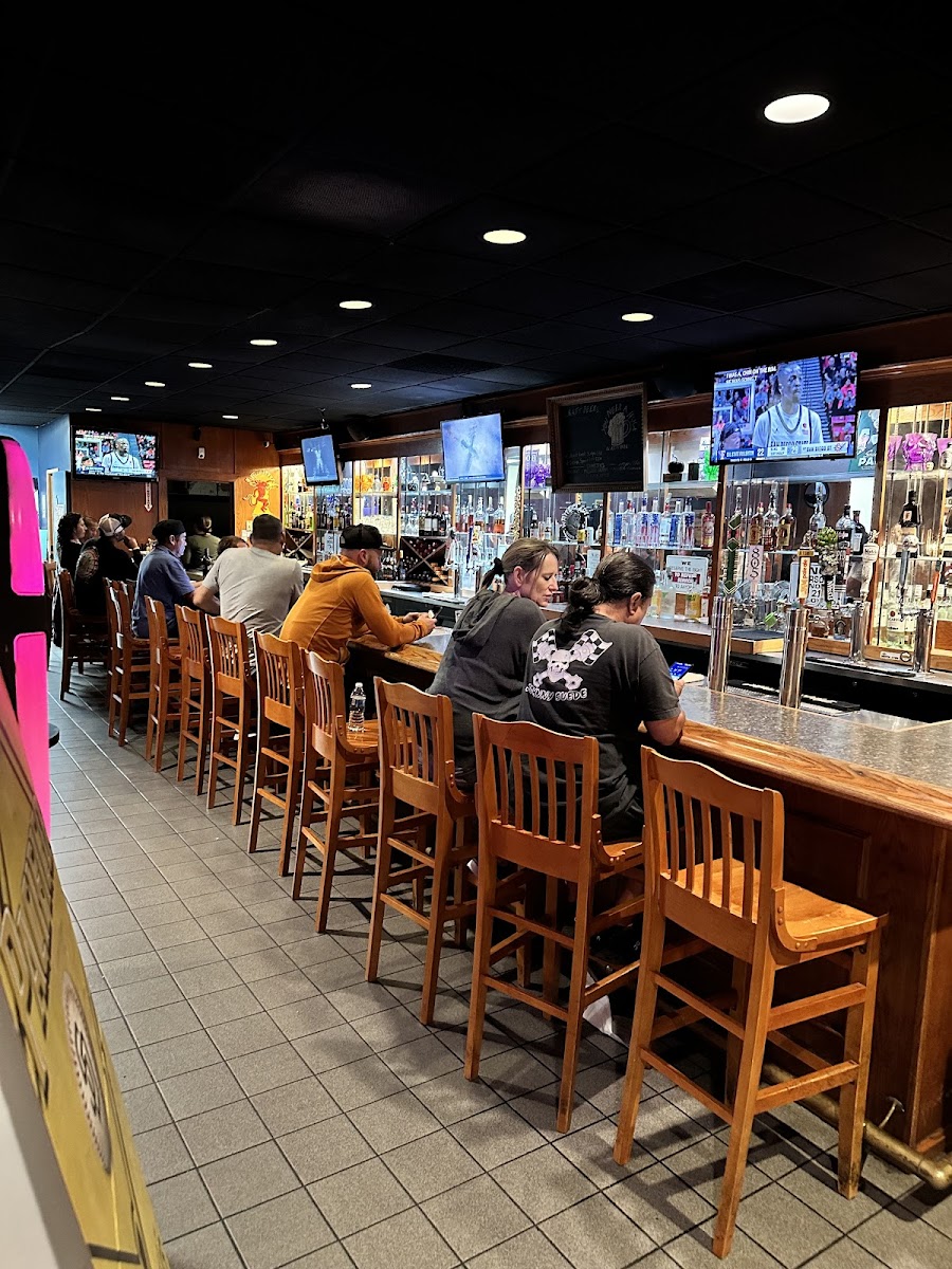 Caps Pizza & Bar - 8