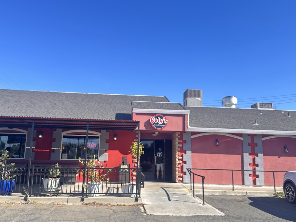 Kely's Crepes & Burgers