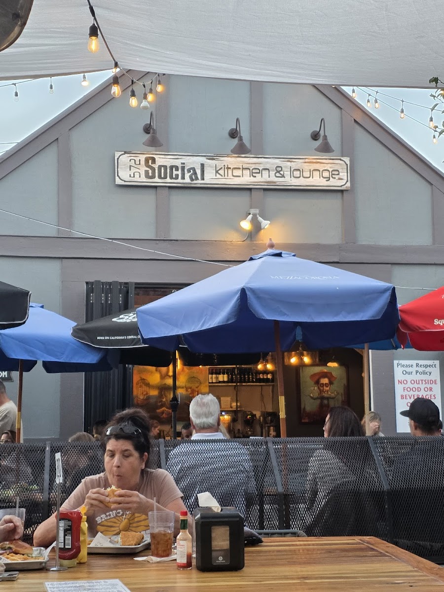 572 Social kitchen & lounge - 3