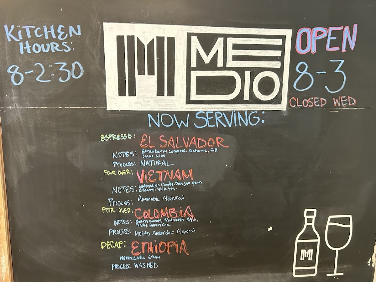 Medio Cafe - 3