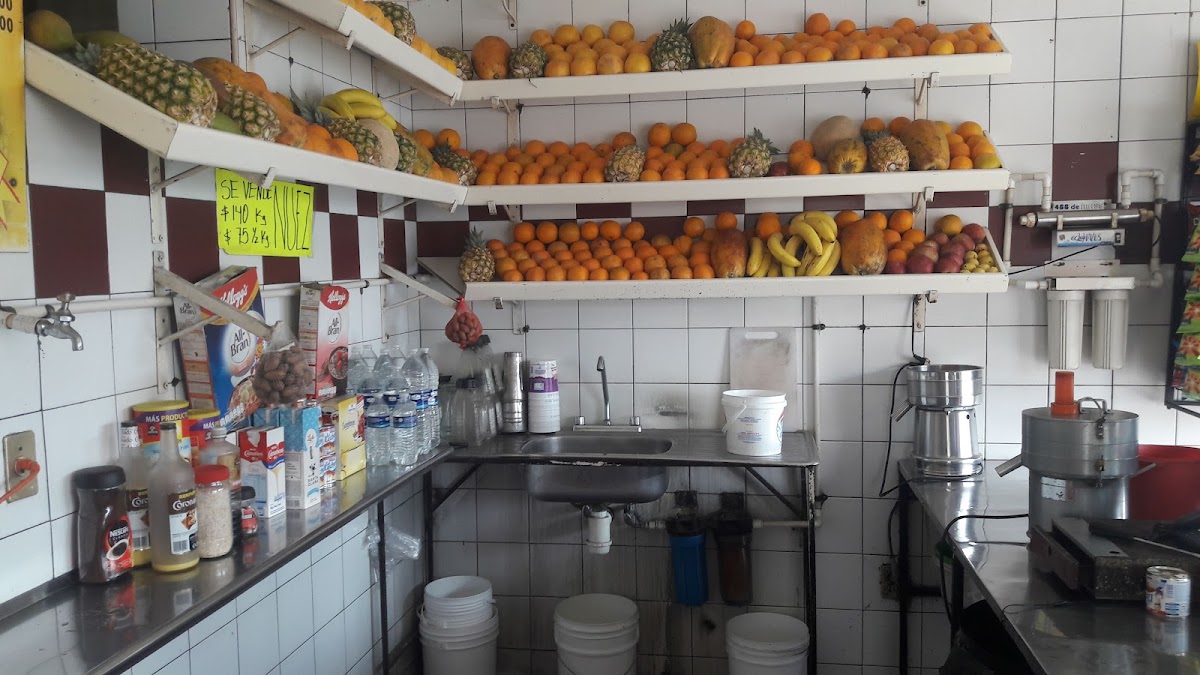 Jugos y Licuados El Güero - 4