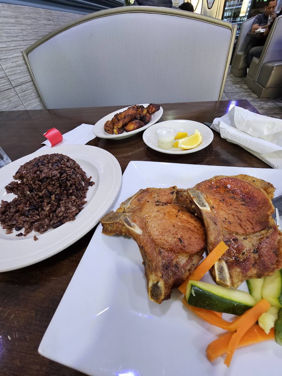 Caridad & Louie's Restaurant - 8