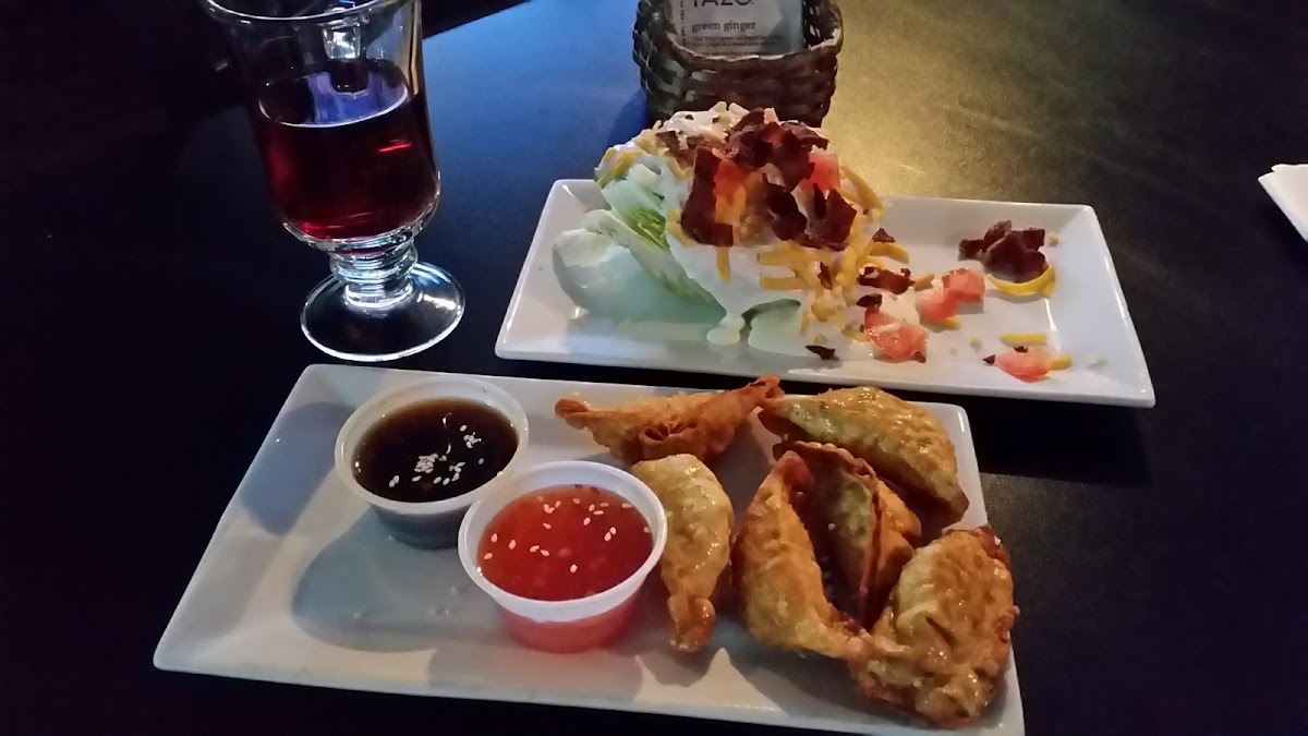 Suki's Bar & Grill - 5